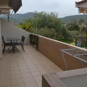 Helena House Apartman Szárti