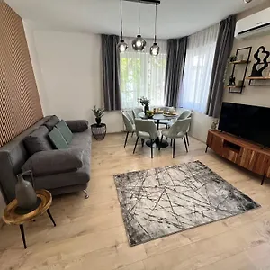 Maple Tree Budget Apartman Budapest