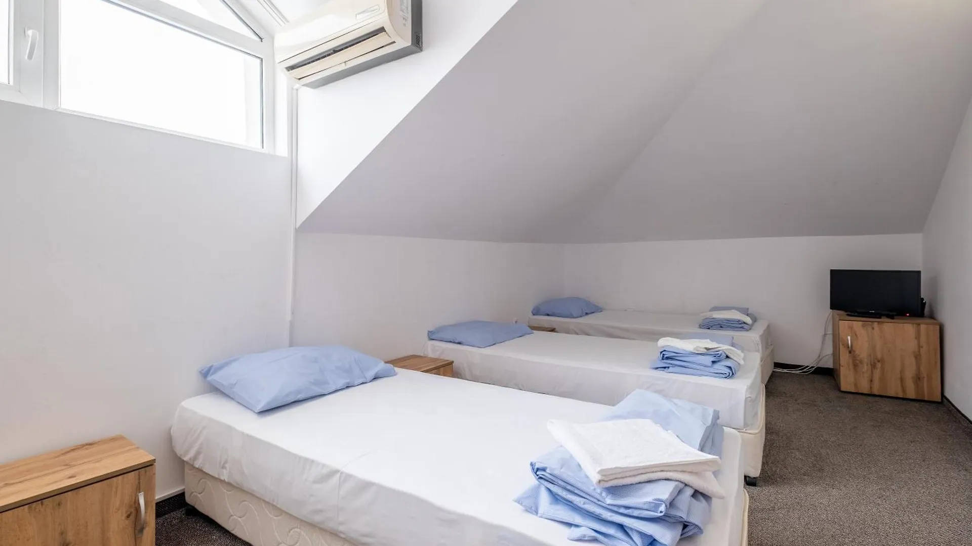 Yubim Rooms & Free Private Parking Szófia 0*,