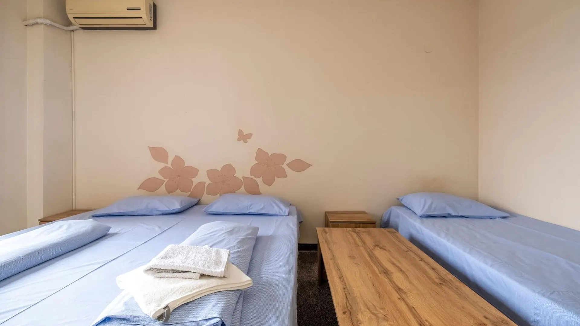 Yubim Rooms & Free Private Parking Szófia 0*,